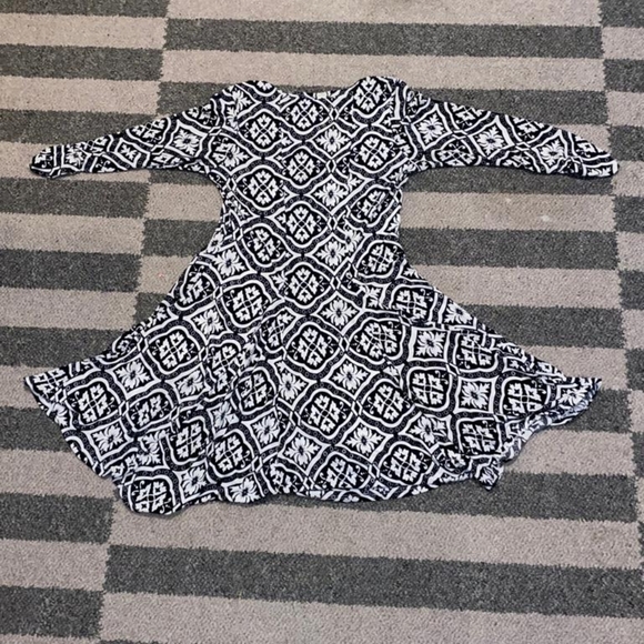 Pretty Young Thing Dress - Picture 4 of 6